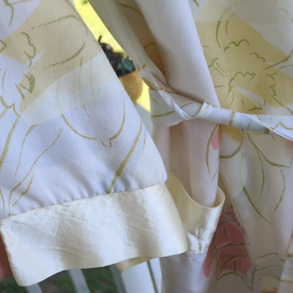 Vintage Floral Robe - Picture 2 of 5